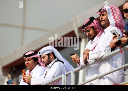 Doha, Qatar. 19 Nov 2021. Circuito atmosfera - ventole. Campionato del mondo di Formula 1 19.11.2021, Rd 20, Gran Premio del Qatar, Doha, Qatar, Giorno della pratica. Il credito fotografico dovrebbe essere: XPB/Press Association Images. Credit: XPB Images Ltd/Alamy Live News Foto Stock