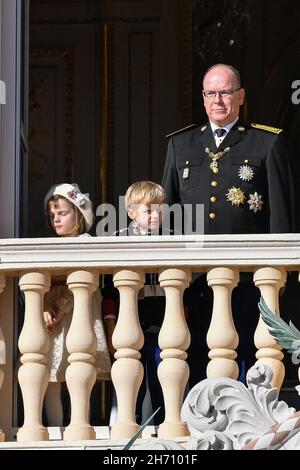 Monaco, Francia, 19 novembre 2021, il Principe Alberto II di Monaco e i suoi figli il Principe Jacques e la Principessa Gabriella durante le celebrazioni della Giornata Nazionale di Monaco, il 19 novembre 2021 a Monaco. Foto di David Niviere/ABACAPRESS.COM Foto Stock