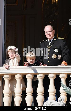 Monaco, Francia, 19 novembre 2021, il Principe Alberto II di Monaco e i suoi figli il Principe Jacques e la Principessa Gabriella durante le celebrazioni della Giornata Nazionale di Monaco, il 19 novembre 2021 a Monaco. Foto di David Niviere/ABACAPRESS.COM Foto Stock