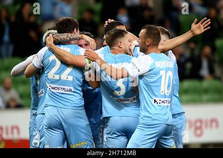 Melbourne, Australia, 19 novembre 2021. Melbourne City festeggia l'obiettivo di Curtis Good durante la partita di calcio del round 1 A-League tra il Melbourne City FC e il Brisbane Roar FC. Credit: Dave Hewison/Speed Media/Alamy Live News Foto Stock