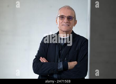 Stoccarda, Germania. 19 Nov 2021. Reid Anderson, ex direttore artistico del Balletto di Stoccarda, è stato raffigurato durante una conferenza stampa alla John Cranko School. Reid Anderson diventerà direttore di una Fondazione John Cranko di recente costituzione. L'eredità del coreografo Cranko è di giovare alla John Cranko School. Credit: Bernd Weißbrod/dpa/Alamy Live News Foto Stock