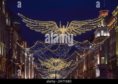 Londra, Regno Unito. 15 novembre 2021. Luci di Natale in Regent Street. Foto Stock