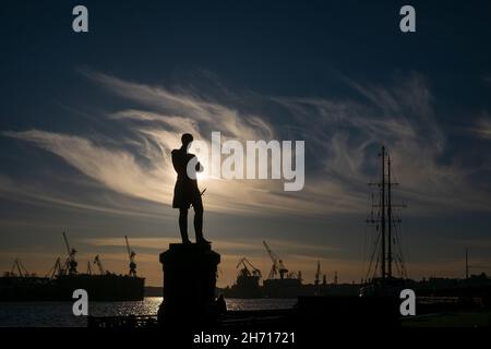 San Pietroburgo, Russia 12 2021 novembre: Monumento all'ammiraglio Ivan Krusenstern testa della prima spedizione mondiale rotonda russa. Foto Stock