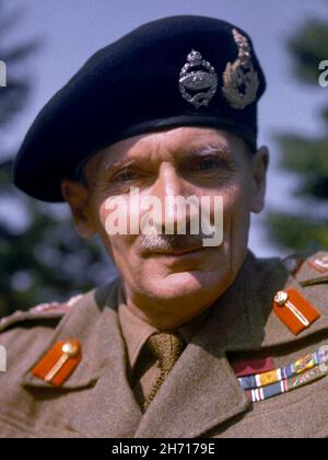 INGHILTERRA, UK - 1943 - Ritratto del Comandante dell'Ottava Esercito Generale Sir Bernard Montgomery preso durante una visita in Inghilterra - Foto: Geopix Foto Stock