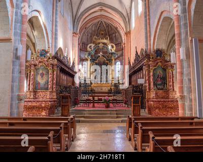 Saint Ursanne, Svizzera - 19 ottobre 2021: Interno della chiesa collegiata di Saint-Ursanne in un cantone svizzero Giura. Foto Stock