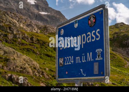 Sustenpass, Svizzera - 13 agosto 2021: Sustenpass è il valico svizzero che collega i cantoni di Berna e Uri a 2224 metri sul livello del mare. Foto Stock