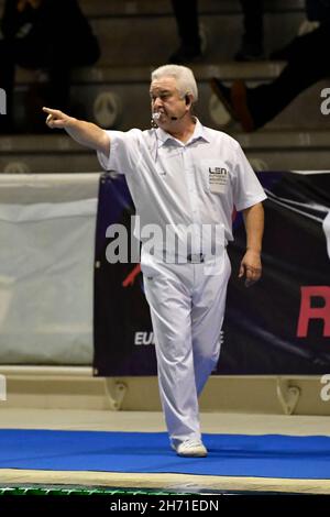 (11/18/2021) Referee in azione durante il Waterpolo Euro League Women, Gruppo B, Day 1 tra CE Mediterrani e FTC Telecom Budapest al Polo Natatorio, 18 novembre 2021 a Roma. (Foto di Domenico Cippitelli/Pacific Press/Sipa USA) Foto Stock