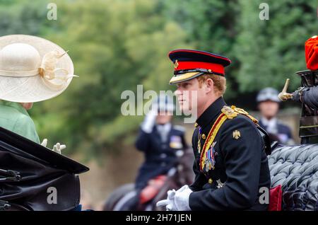Principe Harry Wales in uniforme militare dell'esercito. Trooping del colore 2015 nel centro commerciale. Londra, Regno Unito. Latterly Duca di Sussex, in uniforme di vestito dell'esercito Foto Stock