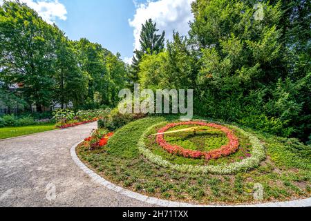 Parco pubblico a Garmisch-Partenkirchen, Baviera, germania Foto Stock