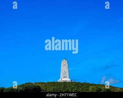 The Wright Brothers Monument in cima alla Big Kill Devil Hill al Wright Brothers National Memorial a Kill Devil Hills, North Carolina, USA, 2021, © Katha Foto Stock