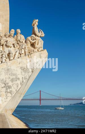 Lisbona, Portogallo. Padrao dos Descobrimentos o un monumento alle scoperte, che commemora il cinquecentesimo anniversario della morte del Principe Enrico Foto Stock