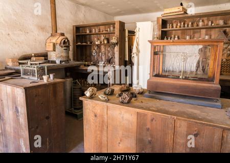 Il vecchio ufficio di analisi mineraria nella città fantasma di Shakespeare, New Mexico. Foto Stock