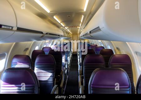 L'aeroplano vuoto ospita la cabina con le poltrone all'interno Foto Stock