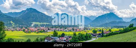 Vista panoramica su Oberstdorf, Alpi, Baviera, Germania Foto Stock