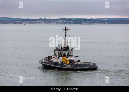 Serco Tug SD Suzzane nel Solent di Portsmouth Foto Stock