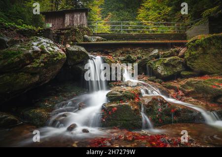 Foto panoramica delle cascate Rissloch vicino a Bodenmais nella foresta bavarese Foto Stock