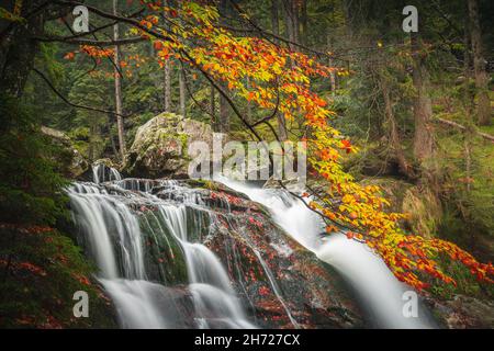 Una foto panoramica delle cascate Rissloch vicino a Bodenmais nella Foresta Bavarese, Germania Foto Stock
