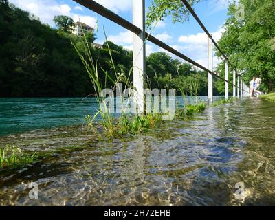 Percorso allagato a causa dell'alto livello dell'acqua Foto Stock