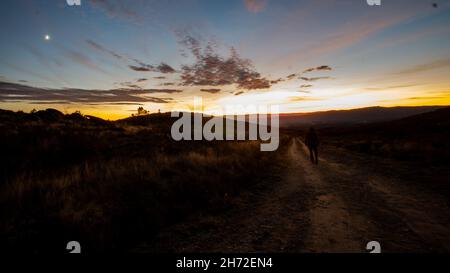 sentiero che conduce al sole Foto Stock