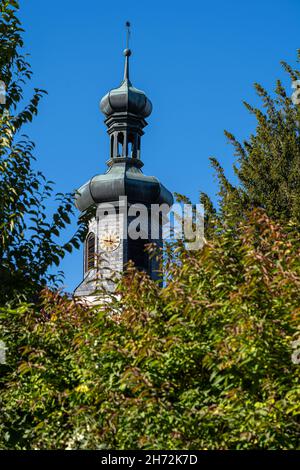 Chiesetta con piccola torre di un chiostro Foto Stock