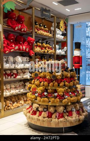 La FAO Schwarz è un famoso negozio di giocattoli situato nel 30 Rockefeller Center, New York City, USA Foto Stock