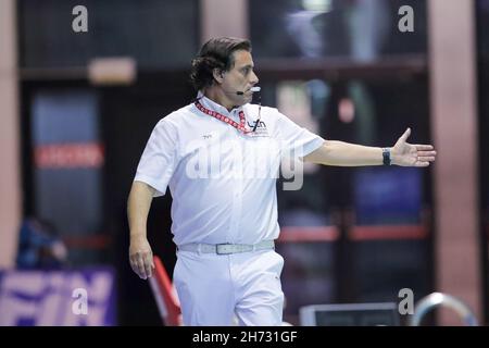 Roma, Italia. 19 Nov, 2021. Incontro arbitro durante SIS Roma vs CN Mediterrani Barcelona, Waterpolo Eurolague Women match a Roma, Italia, Novembre 19 2021 Credit: Independent Photo Agency/Alamy Live News Foto Stock