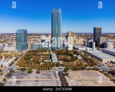 Vista aerea del paesaggio urbano del centro e dei Myriad Botanical Gardens in Oklahoma Foto Stock