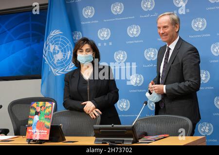 Nazioni Unite. 19 Nov 2021. Il Direttore Esecutivo, la donna delle Nazioni Unite Sami Bahous e l'ambasciatore dell'UE presso l'Onu Olof Skoog partecipano al briefing stampa in occasione del lancio del rapporto Rising to the challenge da parte delle donne delle Nazioni Unite presso la sede delle Nazioni Unite. Briefing di mezzogiorno del portavoce del Segretario generale gli ospiti in persona erano ambasciatori dell'UE presso l'Onu Olof Skoog e direttore esecutivo delle Nazioni Unite Sima Sami Bahous, a cui hanno aderito praticamente il direttore esecutivo del Fondo delle Nazioni Unite per l'infanzia (UNICEF) Henrietta Fore e Amministratore del programma di sviluppo delle Nazioni Unite (UNDP) Achim Steiner. (Credito CRE: ZUMA Press, i Foto Stock