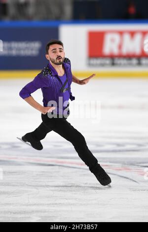 Grenoble, Francia. 19 Nov 2021. Kevin AYMOZ (Francia), durante il breve programma MEN, al Gran Premio ISU di Pattinaggio di figura - Internationaux de France, al Polesud Ice-Rink Complex, il 19 novembre 2021 a Grenoble, Francia. Credit: AFLO Co. Ltd./Alamy Live News Foto Stock
