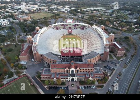 Una vista aerea del Doak Campbell Stadium nel campus della Florida state University, venerdì 19 novembre 2021, a Tallahassee, Flat. È il campo di casa fo Foto Stock