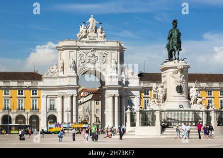 Lisbona, Portogallo. Praca do Comercio, o Piazza del Commercio. È anche conosciuta come Terreiro do Paco, o Piazza del Palazzo dopo il Palazzo reale che si trovava in piedi Foto Stock