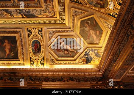 PARIGI, FRANCIA, 17 SETTEMBRE 2011 : interni dettagli architettonici del palazzo lussemburghese, sede del senato francese Foto Stock