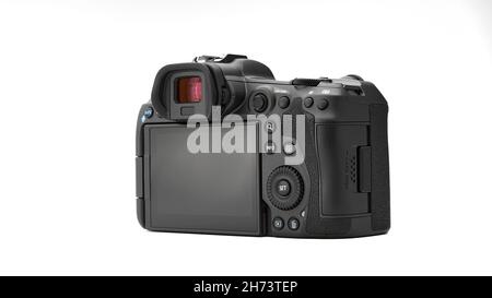 Canon EOS R5 fotocamera digitale Mirrorless con 8k video RAW su sfondo bianco. Una delle telecamere mirrorless più potenti sul mercato. 03.04.2021, Foto Stock