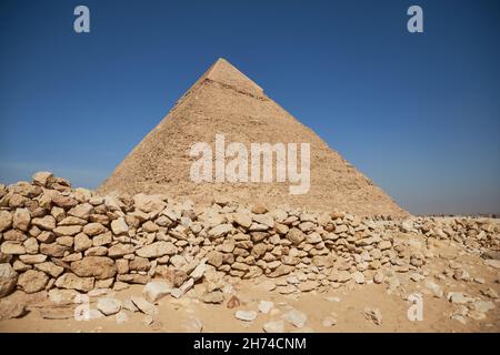 Piramide di Khafre (leggi anche come Khafra, Khefren) o di Chephren è il secondo più alto e la seconda più grande delle antiche piramidi egiziane di Giza e Foto Stock