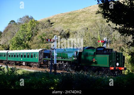 Swanage Train Eddystone 34028 viaggiando da Norden.to Corfe Castle in Reverse. Foto Stock