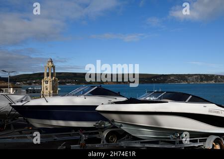 Speed Boats Swanage Bay Dorset Inghilterra regno unito Foto Stock