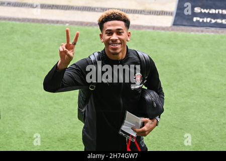 Swansea, Regno Unito. 20 Nov 2021. Jordan Lawrence-Gabriel #4 di Blackpool arriva al Swansea.com Stadium, casa di Swansea City in , il 11/20/2021. Credit: Sipa USA/Alamy Live News Foto Stock