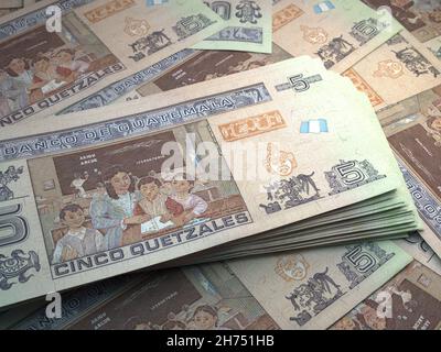 Soldi del Guatemala. Bollette Quetzal. Banconote GTQ. 5 Spagnolo. Affari, finanza, notizie di background. illustrazione 3d. Foto Stock