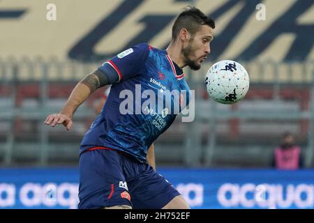 Perugia, Italia. 20th Nov, 2021. gabriele angella (n.05 perugia calco) durante AC Perugia vs FC Crotone, Campionato Italiano di Calcio BKT a Perugia, Italia, Novembre 20 2021 Credit: Independent Photo Agency/Alamy Live News Foto Stock