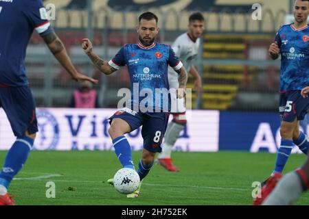 Perugia, Italia. 20th Nov, 2021. Burrai salvatore (n.8 perugia calco) durante AC Perugia vs FC Crotone, Campionato Italiano di Calcio BKT a Perugia, Italia, Novembre 20 2021 Credit: Independent Photo Agency/Alamy Live News Foto Stock