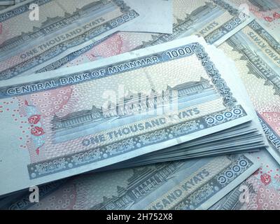Denaro di Myanmar. Kyat fatture. Banconote MM3. 1000 birmano. Affari, finanza, notizie di background. illustrazione 3d. Foto Stock