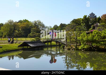 Giardini Korakuen Okayama, Sawa-no-ike Pond, Yuishinzan Hillю. Uno dei tre giardini classici più belli del Giappone Foto Stock
