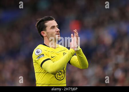 LEICESTER, INGHILTERRA - NOVEMBRE 20: Ben Chilwell di Chelsea applaude i tifosi in viaggio durante la partita della Premier League tra Leicester City e Chelsea al King Power Stadium il 20 Novembre 2021 a Leicester, Inghilterra. (Foto di James Holyoak/MB Media) Foto Stock