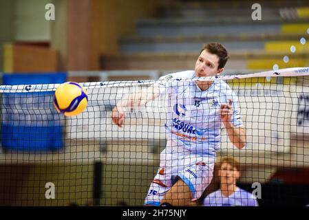 Latina, Italia. 20 Nov 2021. (Top Volley Cisterna) durante Top Volley Cisterna vs vero Volley Monza, Volley Campionato Italiano Serie A Men Superleague a Latina, Italia, Novembre 20 2021 Credit: Independent Photo Agency/Alamy Live News Foto Stock