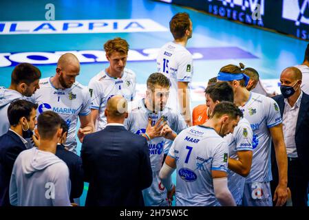 Latina, Italia. 20 Nov 2021. Top Volley Cisterna durante Top Volley Cisterna vs vero Volley Monza, Volley Campionato Italiano Serie A Men Superleague a Latina, Italia, Novembre 20 2021 Credit: Independent Photo Agency/Alamy Live News Foto Stock