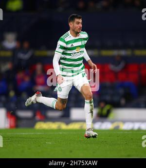 Hampden Park, Glasgow City, Regno Unito. 20 Nov 2021. Semifinale della Scottish League Cup, Celtic Versus St Johnstone; NIR Bitton of Celtic Credit: Action Plus Sports/Alamy Live News Foto Stock