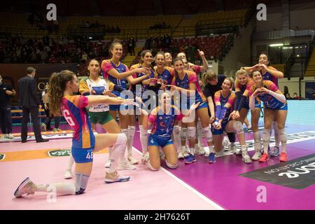 Felicità del team di vero Volley Monza durante il VBC ePiu Casalmaggiore, Volley Italian Serie A1 Women match a Monza (MB), Italy, November 20 2021 Foto Stock