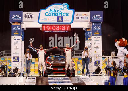 27 Garcia Perez Carlos David (ESP), Ghuneim Olivares Nazer (ESP), Fiat 124 Abarth Rgt, Esc la Palma Isla Bonita, podio, durante il FIA ERC Rally Islas Canarias 2021, ottavo round del FIA European Rally Championship 2021, dal 18 al 20 novembre 2021 a Las Palmas de Gran Canaria, Spagna - Foto Grégory Lenormand / DPPI Foto Stock