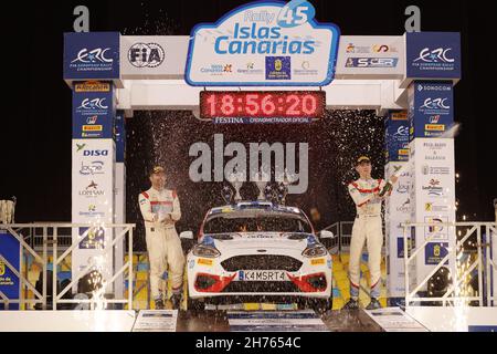 30 Pajari Sami (fin), Salminen Marko (fin), Ford Fiesta Rally4, Porveon Autopalvelu, podio durante il FIA ERC Rally Islas Canarias 2021, ottavo round del FIA European Rally Championship 2021, dal 18 al 20 novembre 2021 a Las Palmas de Gran Canaria, Spagna - Foto: Gregory Lenormand/DPPI/LiveMedia Foto Stock