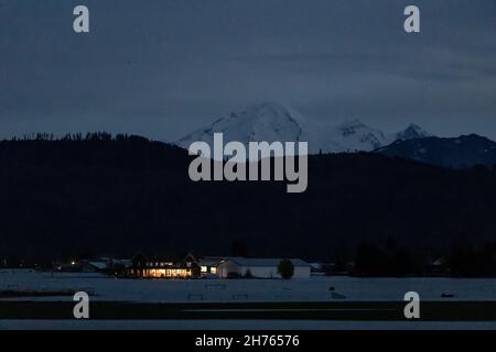 I campi agricoli della Fraser Valley sono allagati da piogge torrenziali, effetti sul cambiamento climatico, disastri naturali, intense inondazioni, British Columbia. Foto Stock